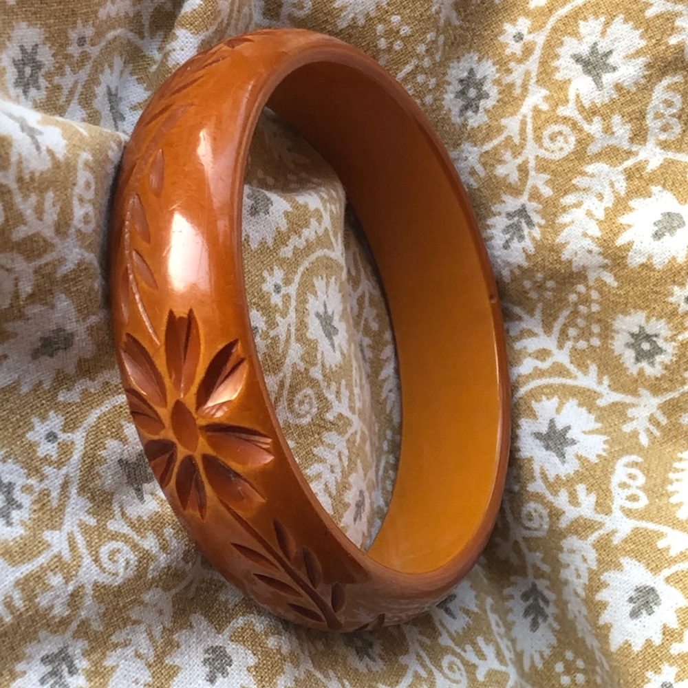 Vintage Bakelite Bangle - Carved with flowers
